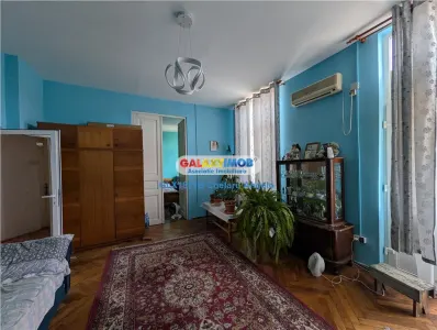 Unirii, apartament 5 cam 170 mp,etajul 2 din trei, renovat, fara risc - Bucuresti