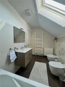Casa cu 4 camere si garaj - foto 11