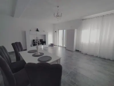Casa de vanzare la cheie 135.000 Euro, 10 min de Baia Mare Dumbravita - foto 3