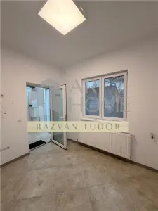 Spatiu comercial cu parcare proprie , Ploiesti, ultracentral - foto 2