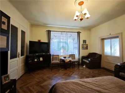 Apartament in casa   Piata Unirii Brasov - foto 3