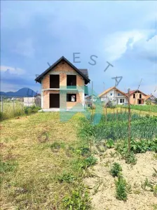Casa la rosu, Cartierul Pacii, Vulcan - foto 2