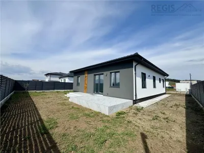 Casa noua de vanzare | 3 dormitoare | curte | parter - Sanpetru