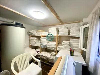 REDUCERE PRET - VAND PENSIUNE CU 7 CAMERE IN SIGHISOARA LA 800 MP DE CETATE - foto 23