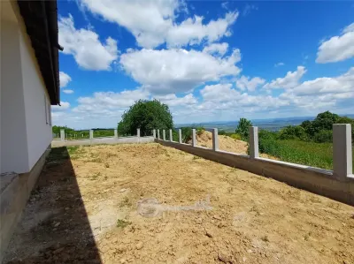 Casa de vanzare I Paun, Barnova I 4 camere, 2 bai I 500 mp teren - Barnova