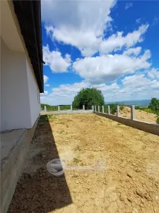 Casa de vanzare I Paun, Barnova I 4 camere, 2 bai I 500 mp teren - foto 2