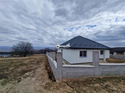 Casa de vanzare I Paun, Barnova I 4 camere, 2 bai I 500 mp teren - foto 12