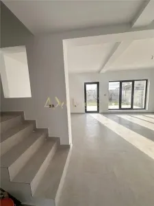 Vanzare  1/2 duplex 4 camere Mosnita Noua - foto 2
