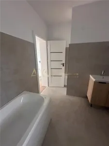 Vanzare  1/2 duplex 4 camere Mosnita Noua - foto 11