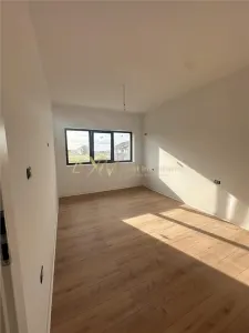 Vanzare  1/2 duplex 4 camere Mosnita Noua - foto 15