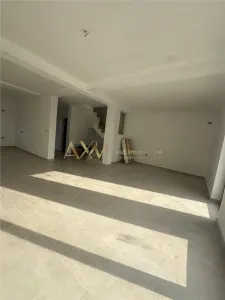 Vanzare  1/2 duplex 4 camere Mosnita Noua - foto 23