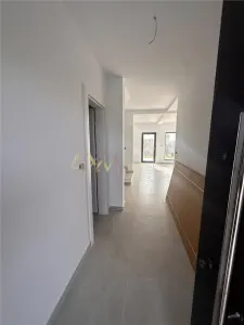 Vanzare  1/2 duplex 4 camere Mosnita Noua - foto 5