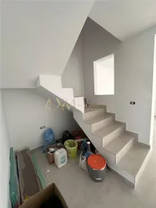 Vanzare  1/2 duplex 4 camere Mosnita Noua - foto 9