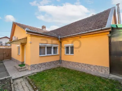 RECO Casa cu 2 camere+living, renovata complet, in Episcopia Bihor - Oradea