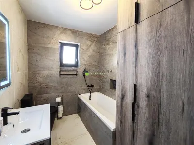 Casa moderna,  singura in curte - Izvor - foto 23