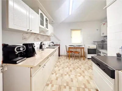 Apartament 3 camere decomandat, parter inalt ,  zona centrala - Baia Mare