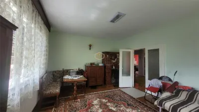 Casa solidă și spațioasă în centrul orașului Livada - foto 13