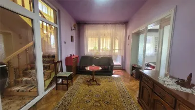 Casa solidă și spațioasă în centrul orașului Livada - foto 16