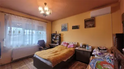 Casa solidă și spațioasă în centrul orașului Livada - foto 19