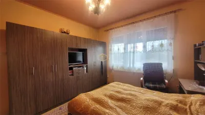 Casa solidă și spațioasă în centrul orașului Livada - foto 20