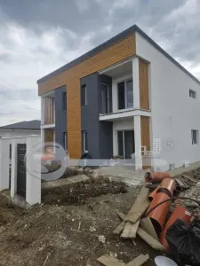 COMISION 0 % Duplex 3 camere 2 bai 80 mp curte 200 mp Vorovesti Miroslava - Vorovesti
