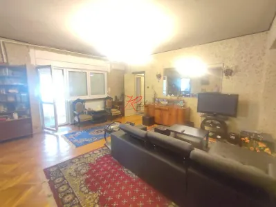 Vanzare apartament 3 camere in Vila, Piata Constitutiei - Bucuresti