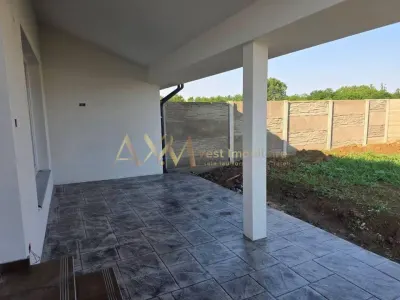 Vanzare 1/2 duplex 3 camere Mosnita Noua - foto 3