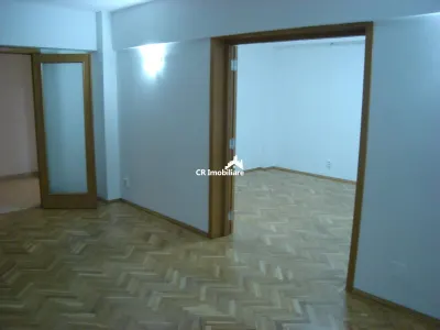 Apartament 4 camere Parter Inalt Calea Calarasilor - foto 2