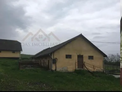 Ansamblu de cladiri, cu destinatii diverse, loc.  Iadara - foto 6