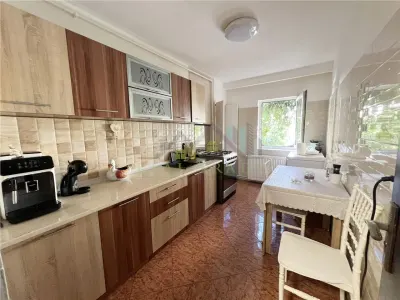 Apartament 2 camere decomandat, renovat, zona Astra - Carpatilor - Brasov