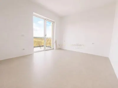 Vanzare apartament 3 camere Giroc - foto 2