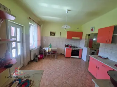 Casa de vanzare, Voiniceni, 10 arii, pivnita, 2 bucatarii, spre Unirii, Mures - foto 5
