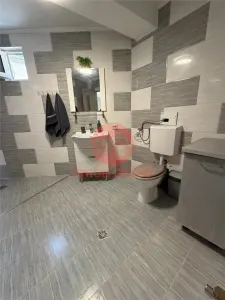 Casa Renovata si Mobilata Complet - Pozitionare Excelenta - Aproape de Delfinariu si Bd Mamaia - foto 11