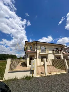 Vanzare 1/2 duplex 5 camere Giroc - foto 2