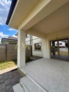 Vanzare 1/2 duplex 5 camere Giroc - foto 8