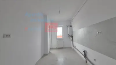 Revanzare, fara TVA: Apartament 3 camere, bloc nou, zona semicentrala - foto 10