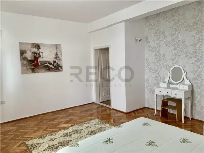 RECO Apartament spațios la casa - decomandat - oradea. - foto 4