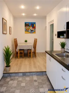 Garsoniera la casa, mobilata, 38mp, pivnita, pod mansardabil, cu teren 20mp, Centrul Istoric, Brasov - foto 4