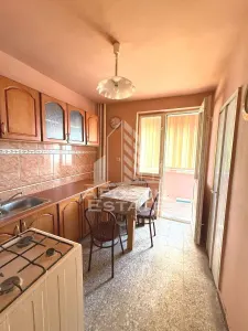 Apartament de vanzare cu 3 camere, 2 bai, 2 balcoane, zona Soarelui - foto 2