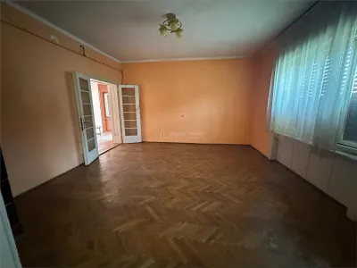 Bocsa Montana, 2 Case direct la Soseaua Principala, la pret de una - foto 14