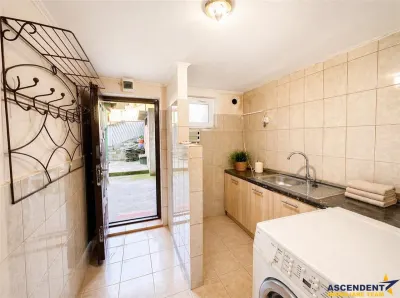 Casa potential:activitati comerciale, birouri, locuire multifamiliala,677 mp teren - foto 9