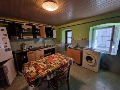 Resita Casa 10 Camere Zona Muncitoresc - foto 14