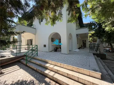 Vanzare casa Bucuresti noi, super deal, teren 1300 mp, renovata integral - Bucuresti