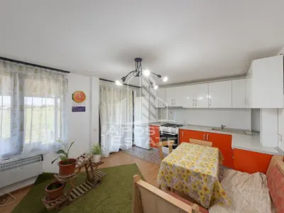 Casa + constructie moderna,de vanzare,2 locuinte,teren 2298 mp Giulvaz - Giulvaz