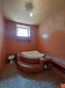 Casa spatioasa cu teren mare, pe colt, in Periam - foto 12