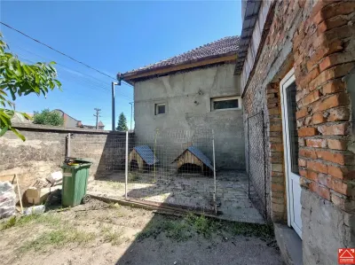Casa spatioasa cu teren mare, pe colt, in Periam - foto 20