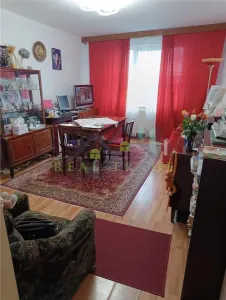 Apartament 3 camere etaj intermediar, boxa pe etaj, beci, - Brasov