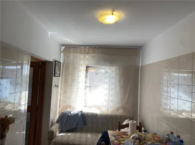 Apartament 2 camere Focsani , zona ultracentrala - Piata Moldovei , et 2 , decomandat , 54 mp , renovat ,mobilat complet - foto 3