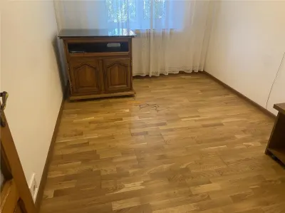 Apartament 3 camere Focsani  ,zona strada Bucegi - Policlinica 2,   etaj 1/3 , 2 bai , decomandat , imbunatatit - foto 12