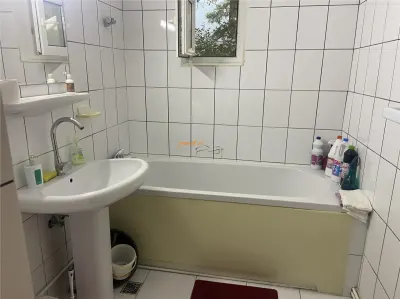 Apartament 3 camere Focsani  ,zona strada Bucegi - Policlinica 2,   etaj 1/3 , 2 bai , decomandat , imbunatatit - foto 20